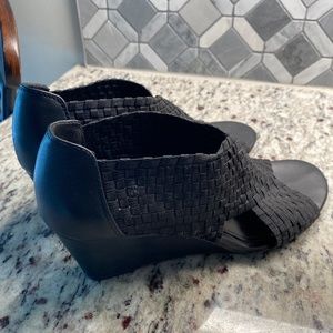 IMPO Stretch Peep Toe Wedge Sz 8.5M